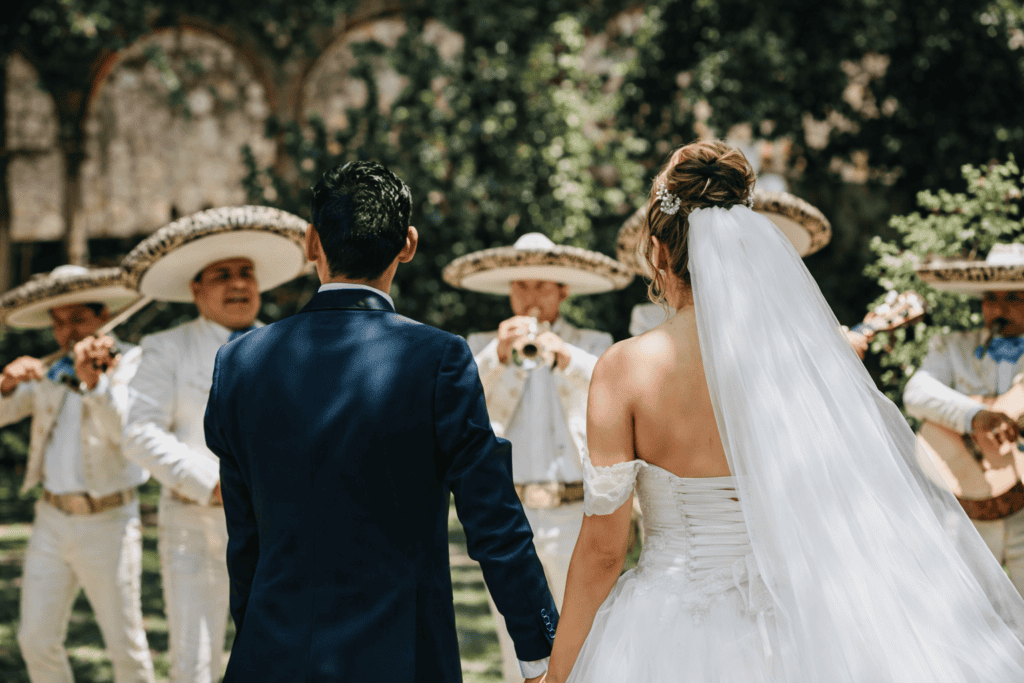 Mariachis en Valencia tocando en boda