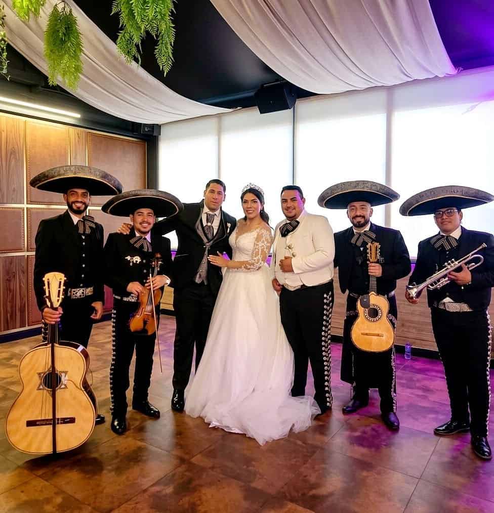 Mariachis en Valencia / Servicios de Serenatas a Domicilio 1 Mariachi en directo para bodas y aniversarios