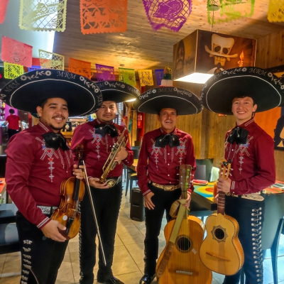 mariachis-reyes-del-mediterraneo-restaurante-valencia .jpg