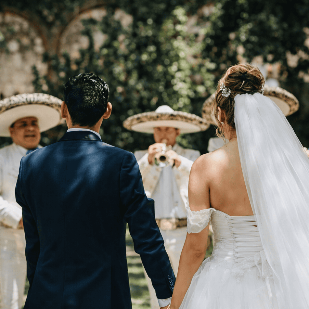 Mariachis en Valencia tocando en boda
