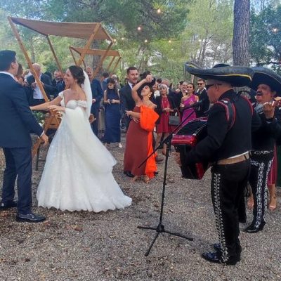 photo_5764999430666306860_y